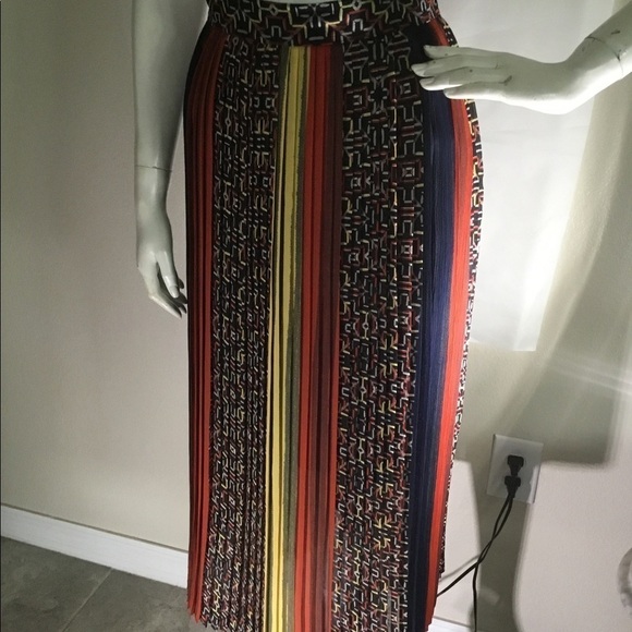 BCBG MAXAZRIA One OF A KIND PLEATED SKIRT - Picture 4 of 12